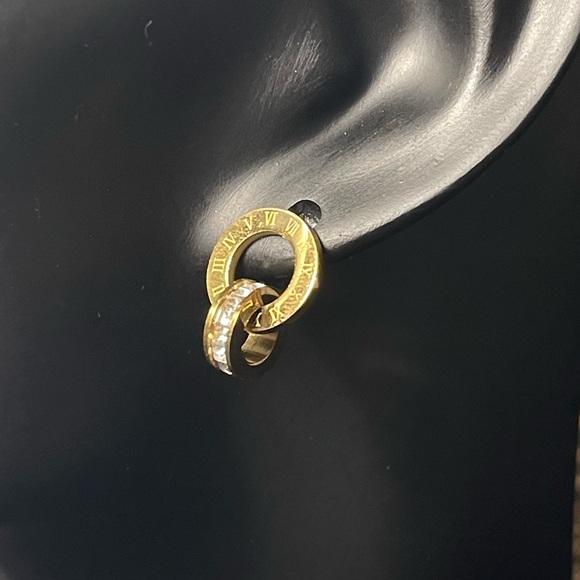 Maryse - Luxury Roman Stainless Steel Zircon Stud Earring - Picture 8 of 8